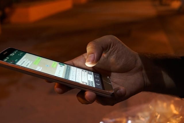 Teléfono celular en referencia a los mensajes usados como prueba judicial