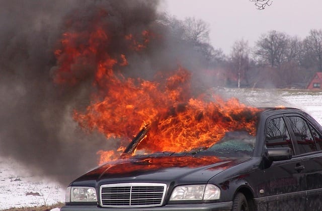 incendio intencional de un auto en un barrio de General Pico