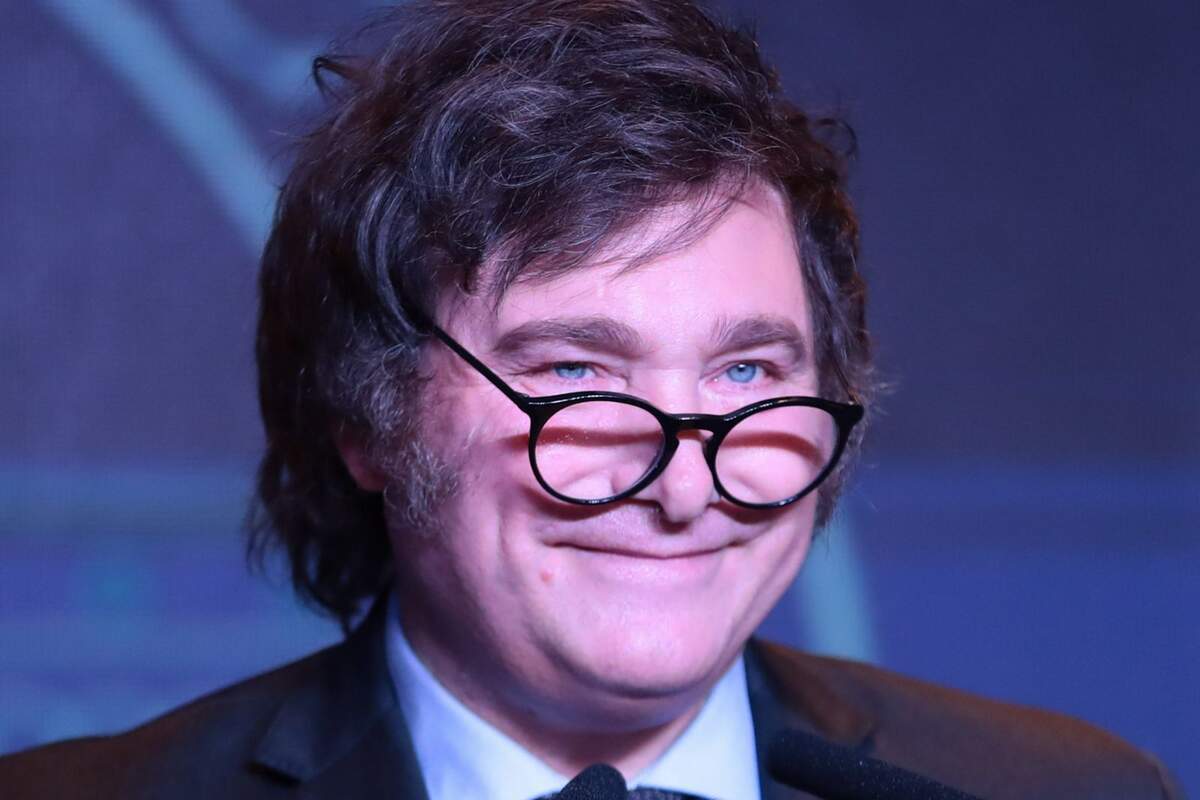Javier Milei sonriente durante un acto de su gobierno