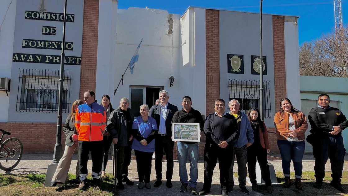 Acto de inauguración del servicio de fibra óptica en Adolfo Van Praet