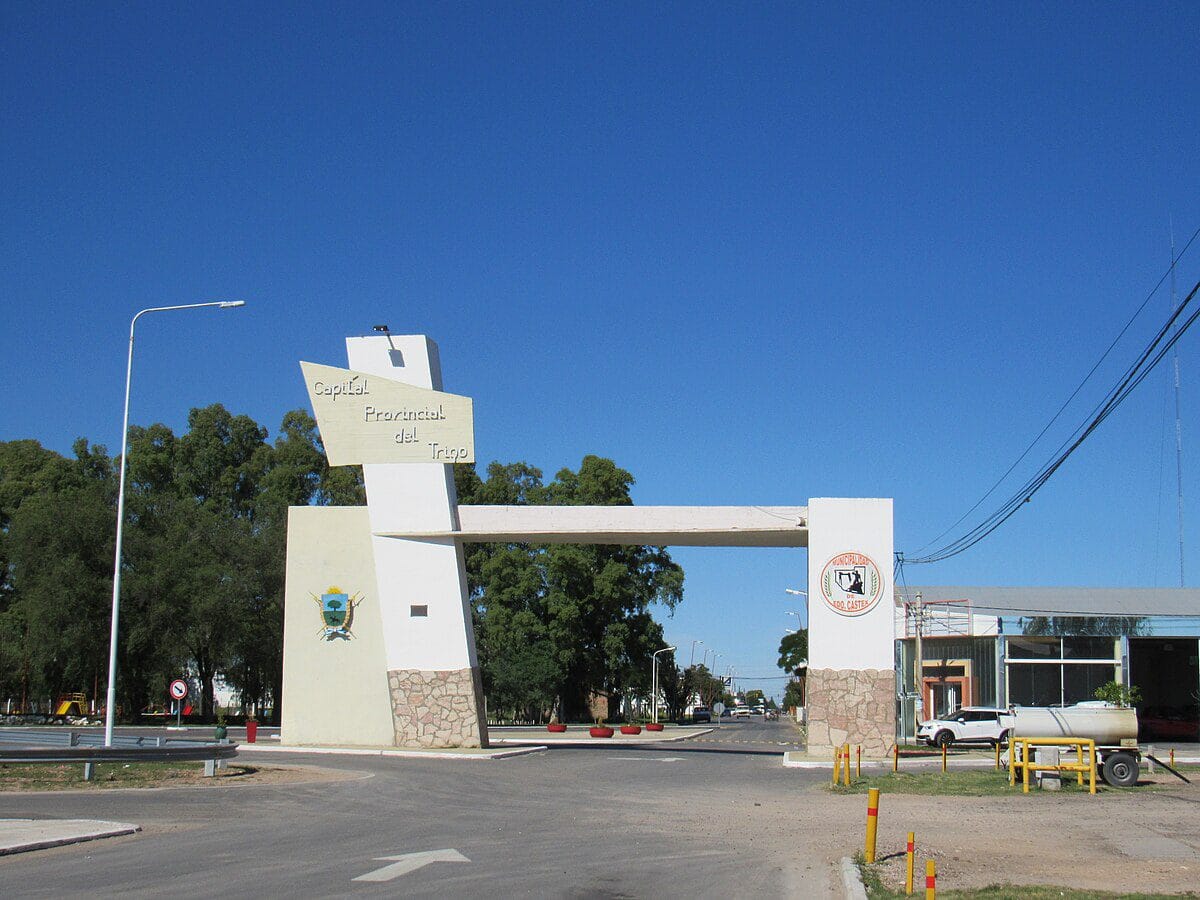 Acceso a la localidad de Eduardo Castex, en La Pampa