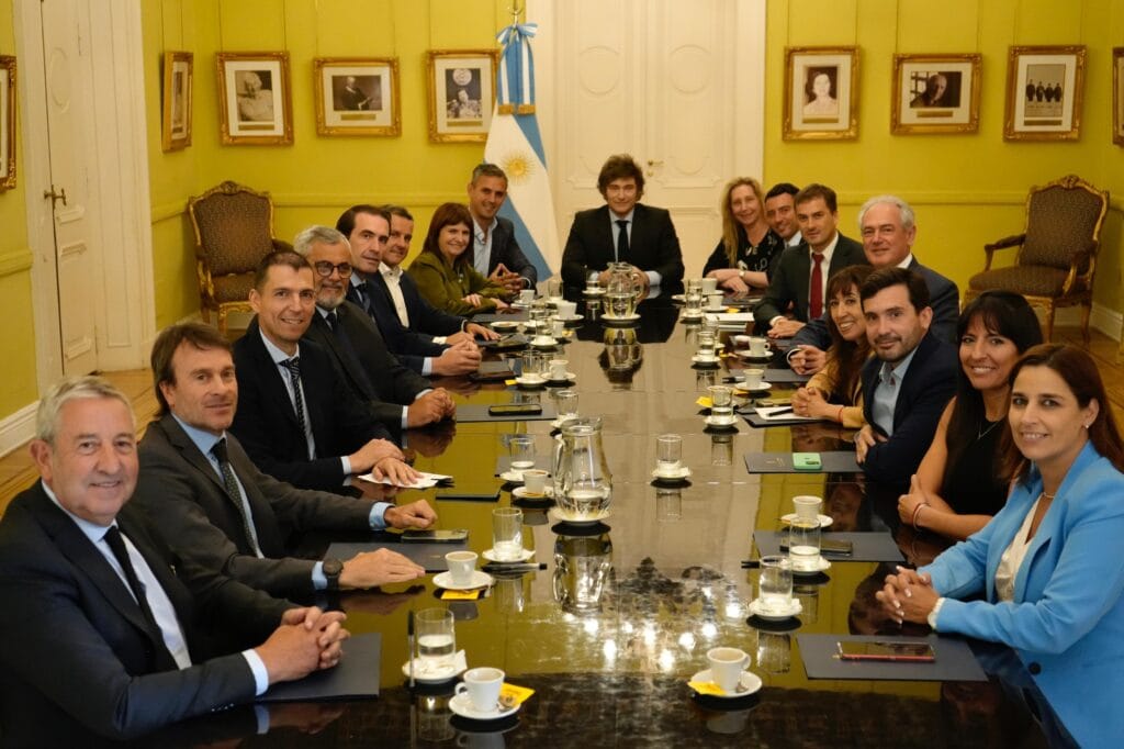Diputados nacionales conocidos como radicales con peluca en el Congreso