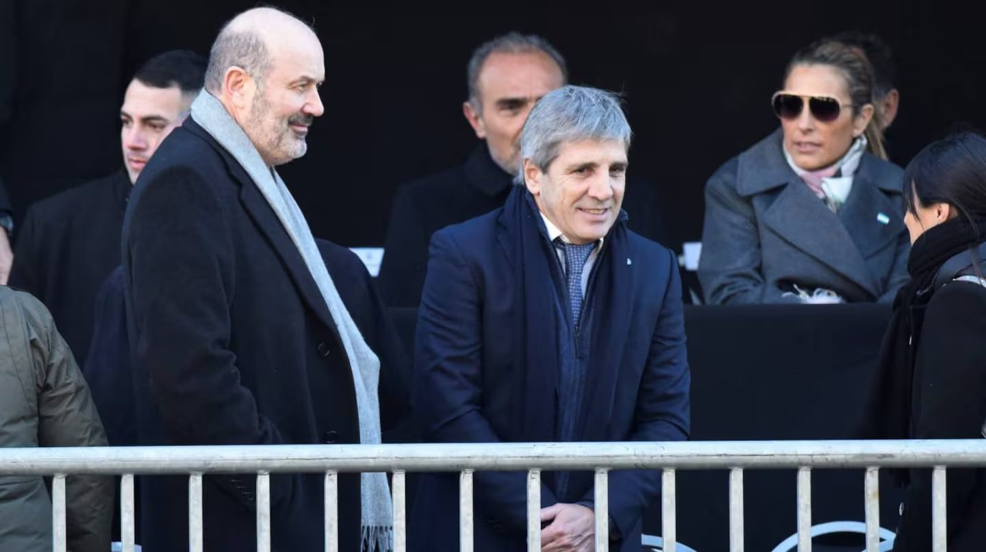 federico sturzenegger, ministro de desregulación, junto a su par de economía, luis caputo
