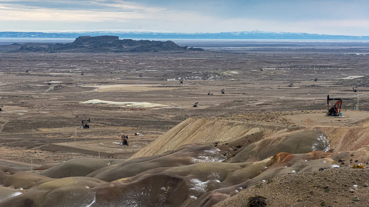 Operación de Pan American Energy con equipos petroleros, inversión RIGI de USD 680 millones aumentar producción en Argentina