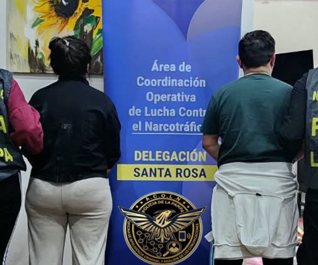 Dos delincuentes en la comisaria