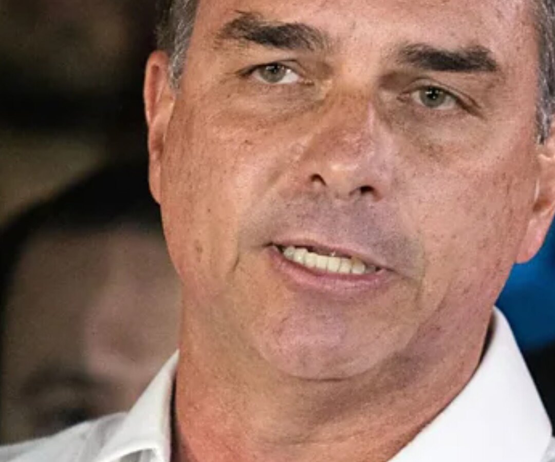Flávio Bolsonaro en el centro de una disputa electoral y judicial en Brasil