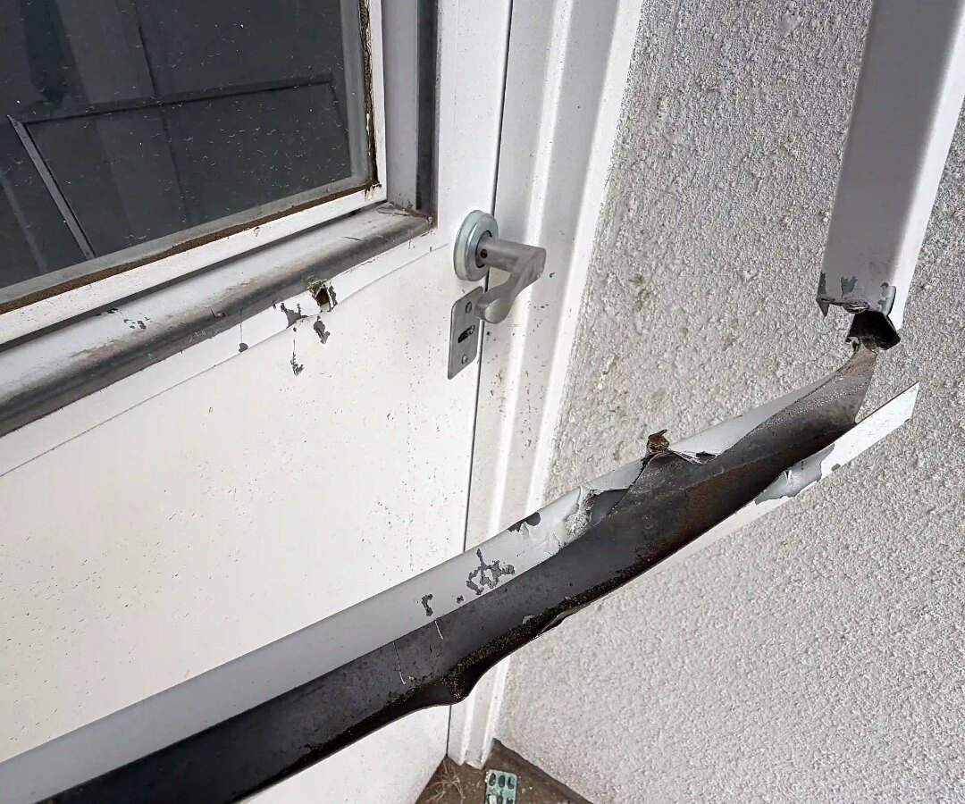 Daños en una vivienda del plan Mi Casa III del IPAV todavía no entregada en Realicó